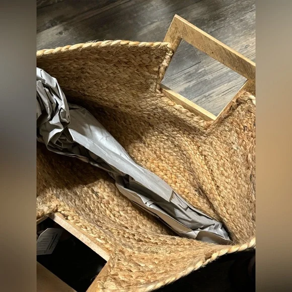 Time and Tru Wood Handle Jute Tote Coral Tassels Wooden Handle - Picture 5 of 11